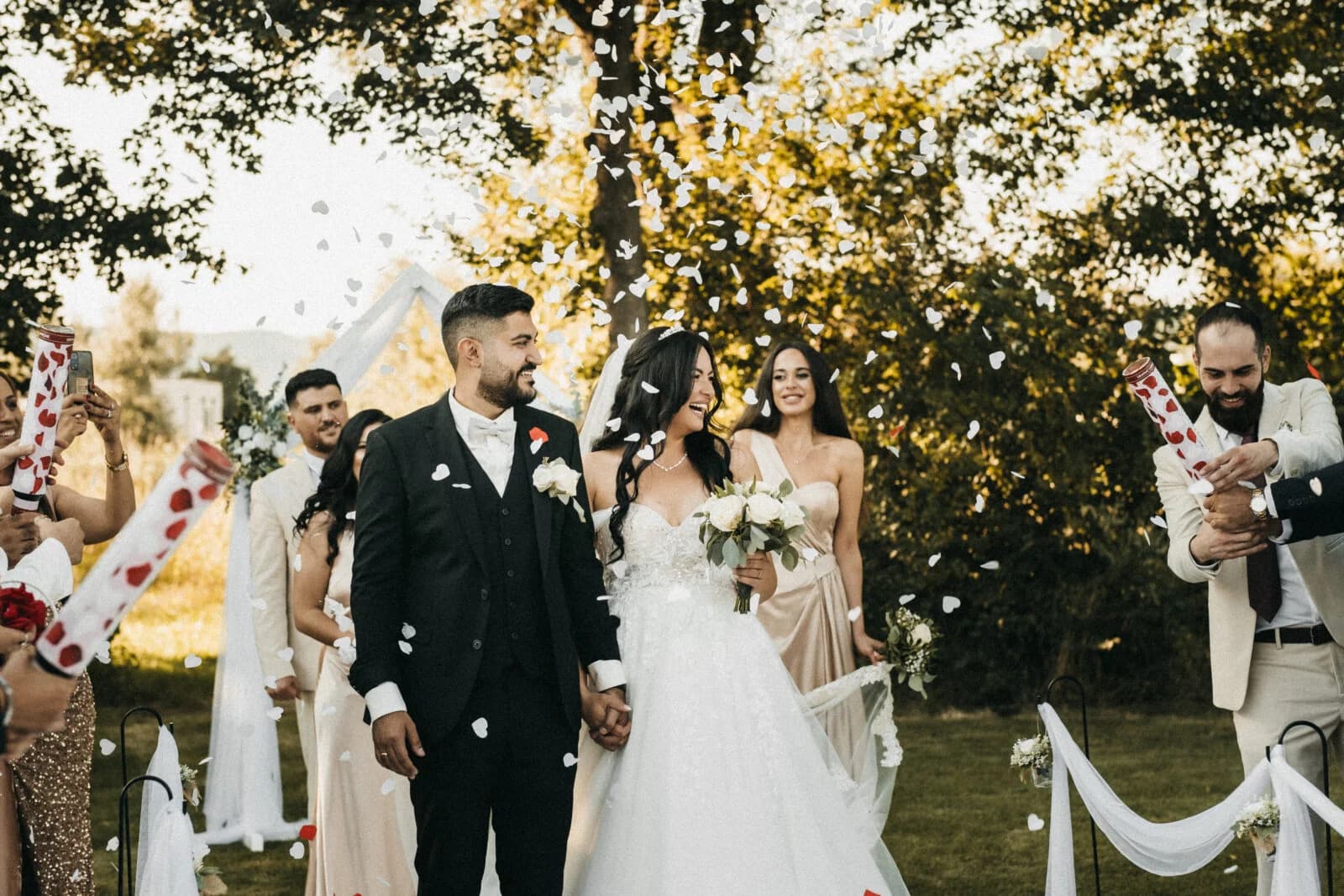 9 vecí, ktoré ti svadobný fotograf nepovie (no mala by si to vedieť)